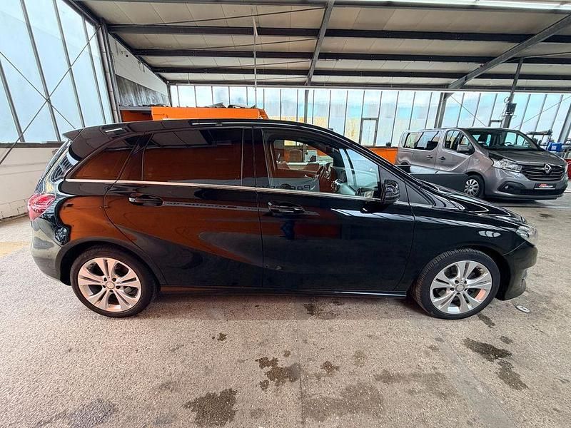 Gebraucht Mercedes B200 Urban 136 PS (100 kW) 2016 Schwarz Kleinwagen