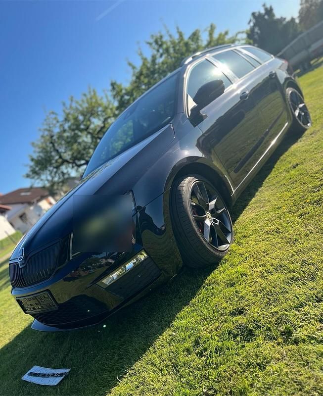 Schwarz Gebraucht 2015 Skoda Octavia RS Kombi | 10.250 € (Fairer Preis) - Bild 1/4