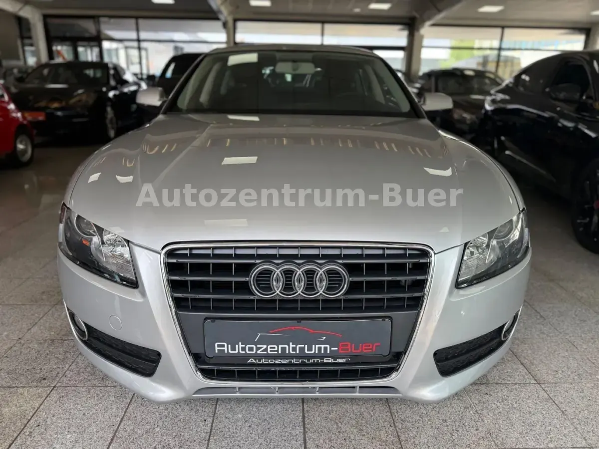 Gebraucht Audi A5 Sport 179 PS (131 kW) 2010 Eissilber Coupé