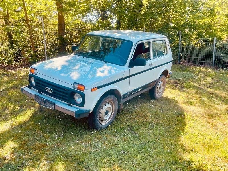 Gebraucht Lada Taiga 83 PS (61 kW) 2017 Weiß SUV