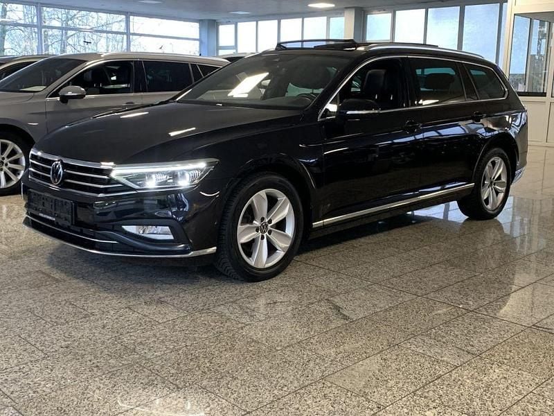 Deep black (metallic) Gebraucht 2023 VW Passat Elegance Kombi | 27.584 € (Fairer Preis) - Bild 1/4