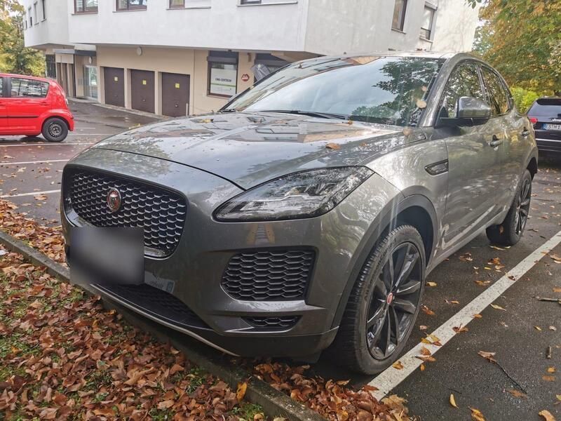Grau Gebraucht 2018 Jaguar E-Pace SUV | 31.499 € - Bild 1/4