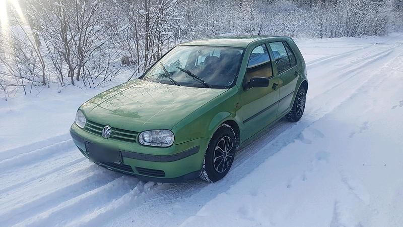Grün Gebraucht 1997 VW Golf IV Kleinwagen | 1.399 € (Fairer Preis) - Bild 1/4