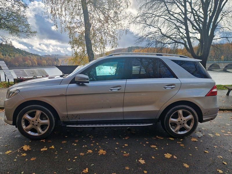 Gebraucht Mercedes ML350 258 PS (189 kW) 2012 Silber SUV