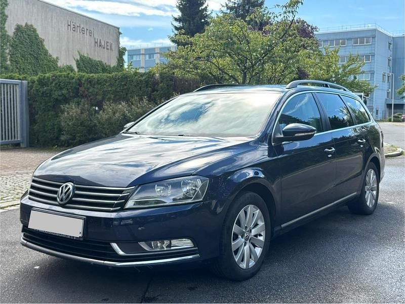 Blau Gebraucht 2011 VW Passat Kombi | 5.000 € (Superpreis) - Bild 1/4