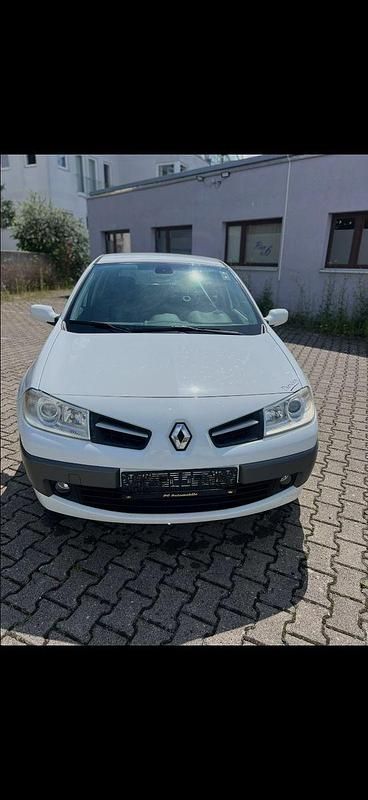 Używany Renault Mégane 111 KM (81 kW) 2009 Biały Sedan/Limuzyna