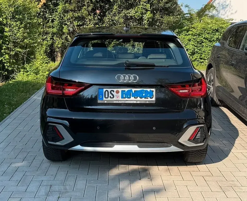 Używany Audi A1 110 KM (80 kW) 2021 Czarny SUV