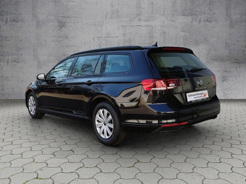 Gebraucht VW Passat Basis 150 PS (110 kW) 2023 Deep black perleffekt Kombi