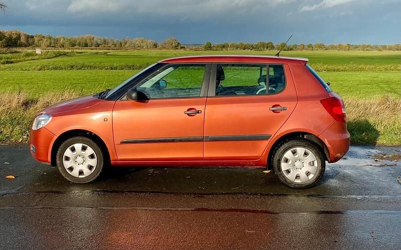Orange Gebraucht 2009 Skoda Fabia Limousine | 750 € (Superpreis) - Bild 1/4