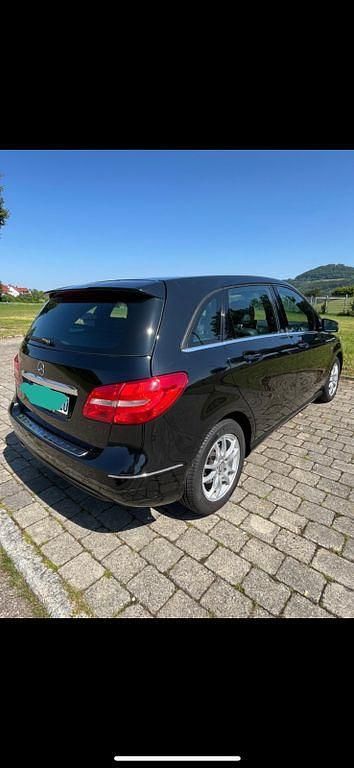 Schwarz Gebraucht 2012 Mercedes B200 Van / Kleinbus | 12.200 € (Fairer Preis) - Bild 1/4