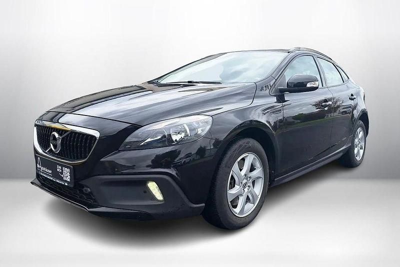 Gebraucht Volvo V40 CC 120 PS (88 kW) 2018 Onyx black / metallic Kombi