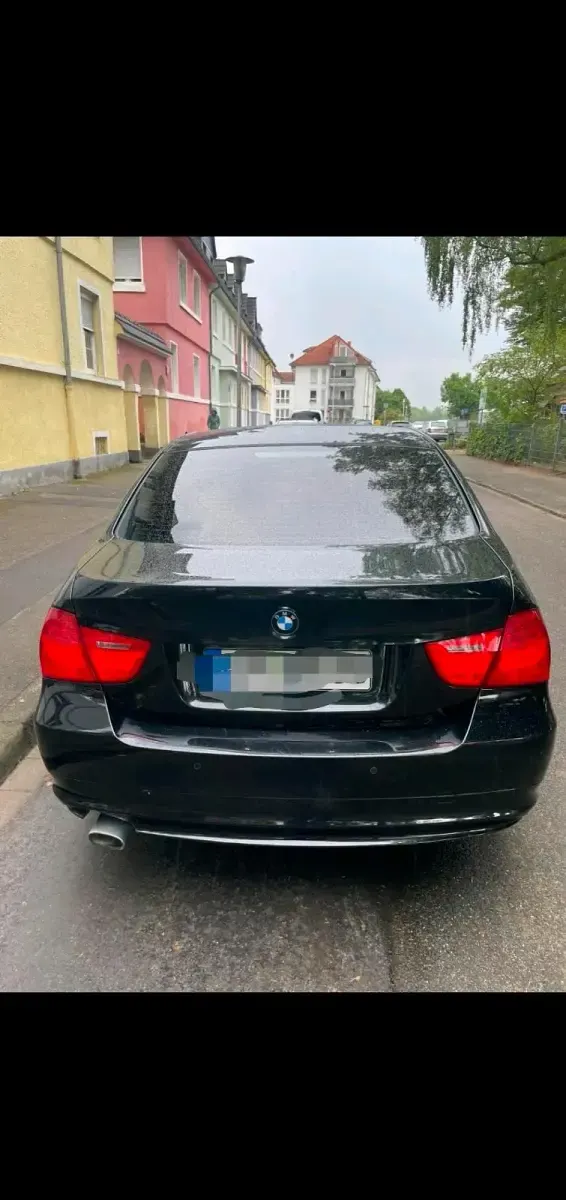 Gebraucht BMW 320 177 PS (130 kW) 2009 Schwarz Limousine