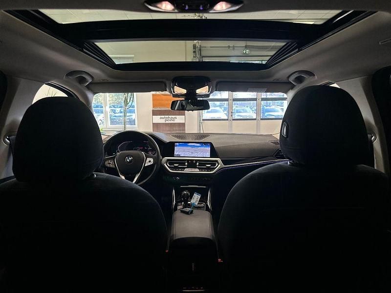 Gebraucht BMW 320 190 PS (139 kW) 2020 Black sapphire metallic Kombi