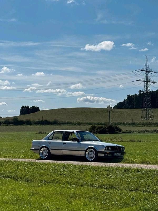 Gebraucht BMW 324 Performance 117 PS (86 kW) 1986 Silber Limousine