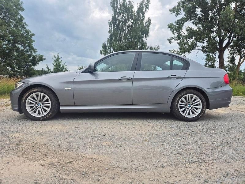 Grau Gebraucht 2009 BMW 320 Comfort Edition Limousine | 5.400 € (Guter Preis) - Bild 1/4