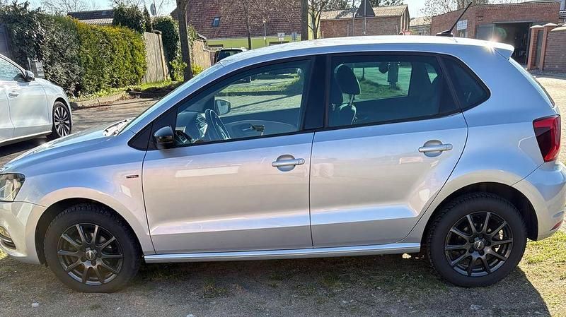 Gebraucht VW Polo 90 PS (66 kW) 2015 Silber Limousine