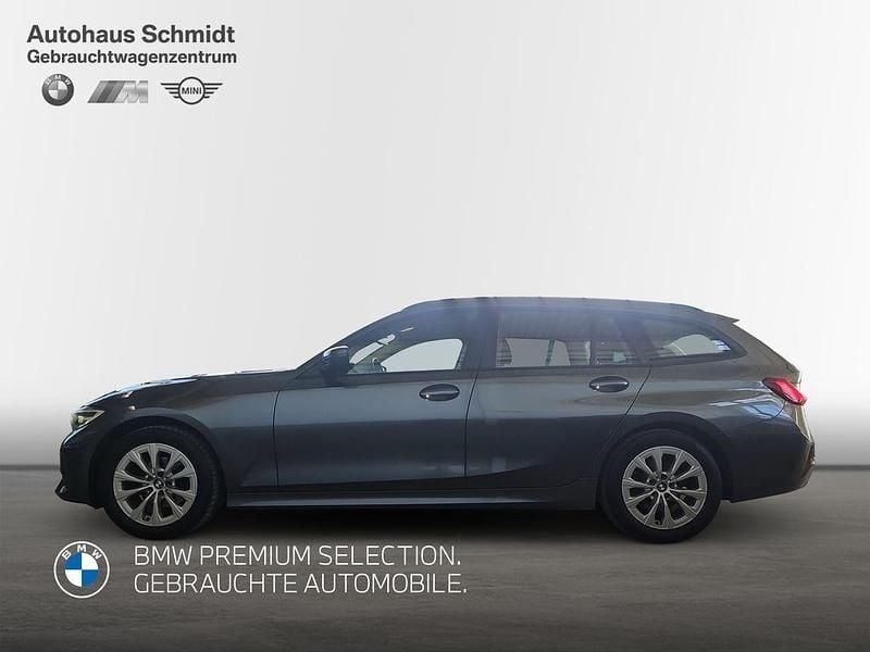 Mineralgrau Gebraucht 2022 BMW 318 Advantage Kombi | 22.690 € (Superpreis) - Bild 1/4