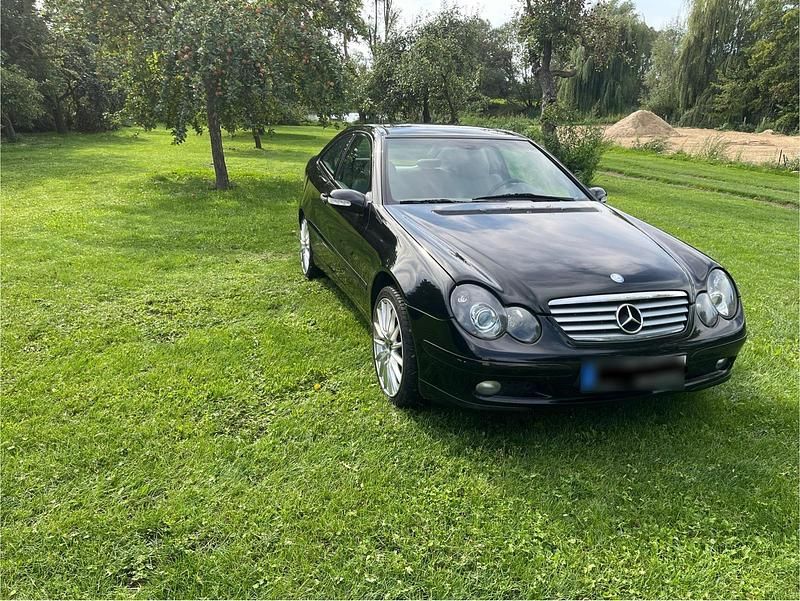 Gebraucht Mercedes C180 129 PS (94 kW) 2001 Schwarz Coupé