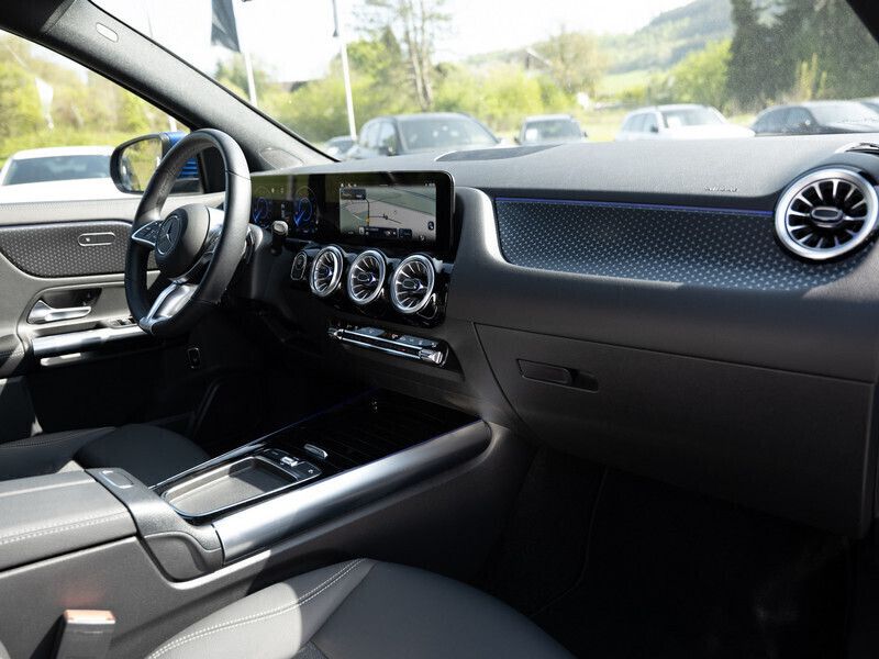 Gebraucht Mercedes EQA300 Progressive 167 kW (228 PS) 2024 Spektralblau SUV