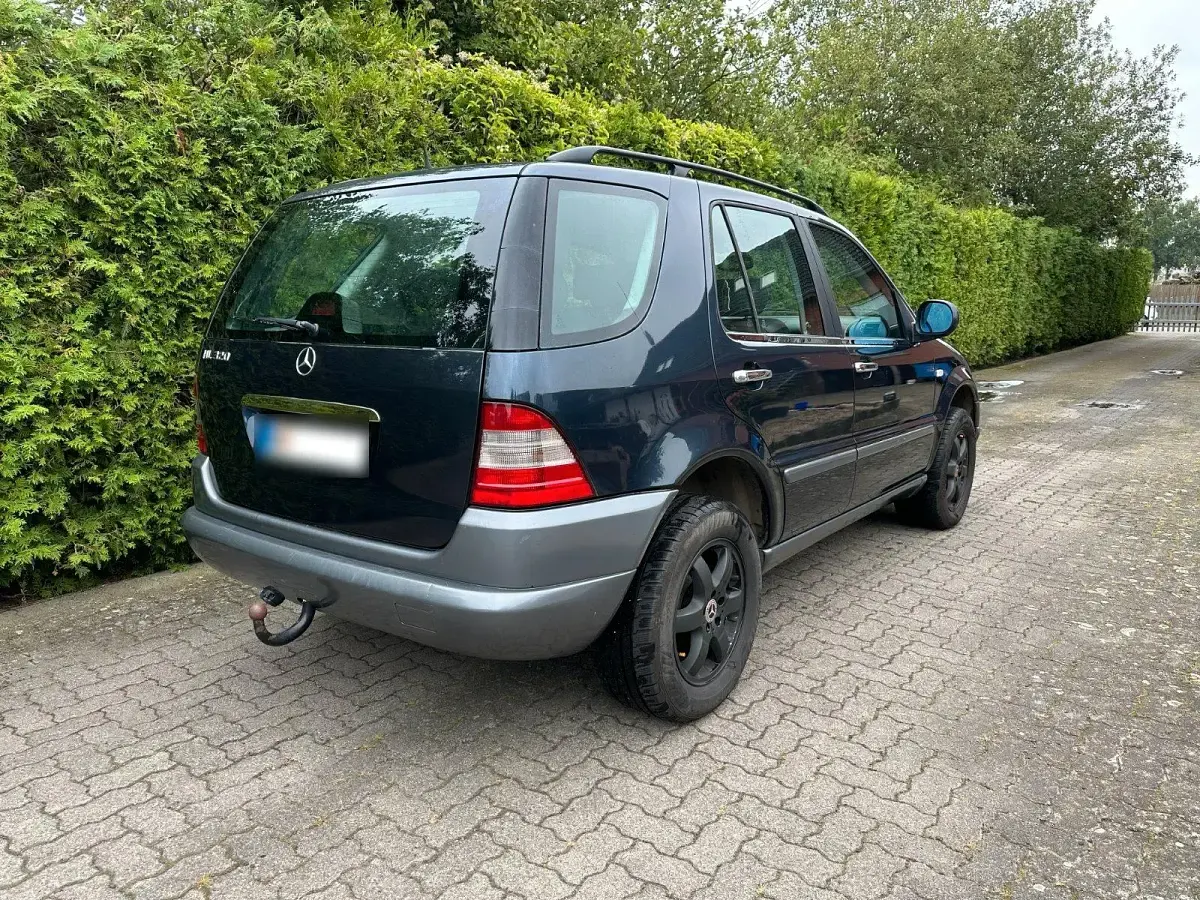 Gebraucht Mercedes ML320 218 PS (160 kW) 1999 Schwarz SUV