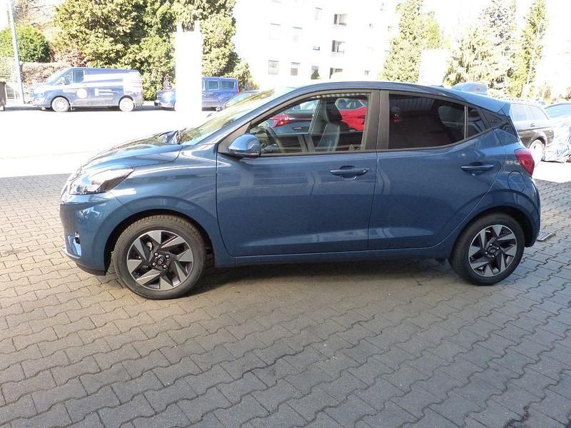 Neu Hyundai i10 79 PS (58 kW) 2025 Grau Kleinwagen