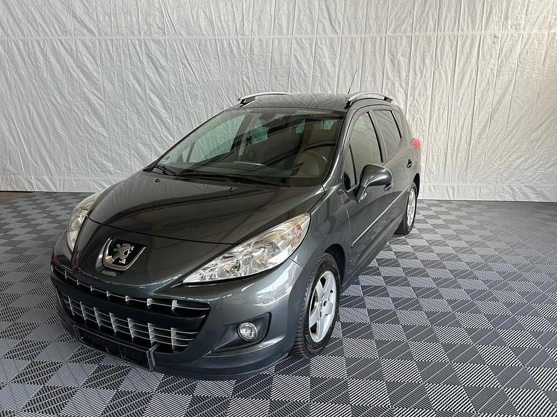 Grau Gebraucht 2012 Peugeot 207 Kombi | 3.599 € (Etwas zu teuer) - Bild 1/4