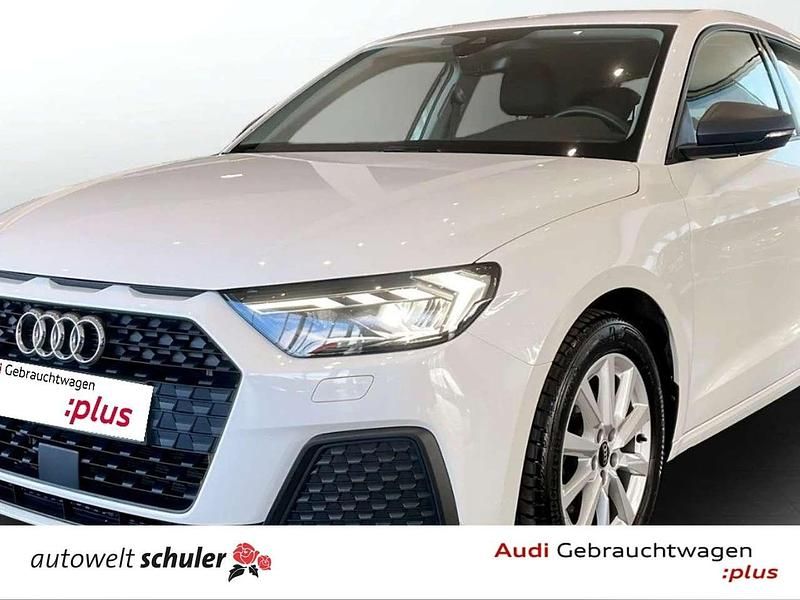 Cortinaweiß Gebraucht 2023 Audi A1 Sportback Kleinwagen | 24.690 € (Fairer Preis) - Bild 1/3