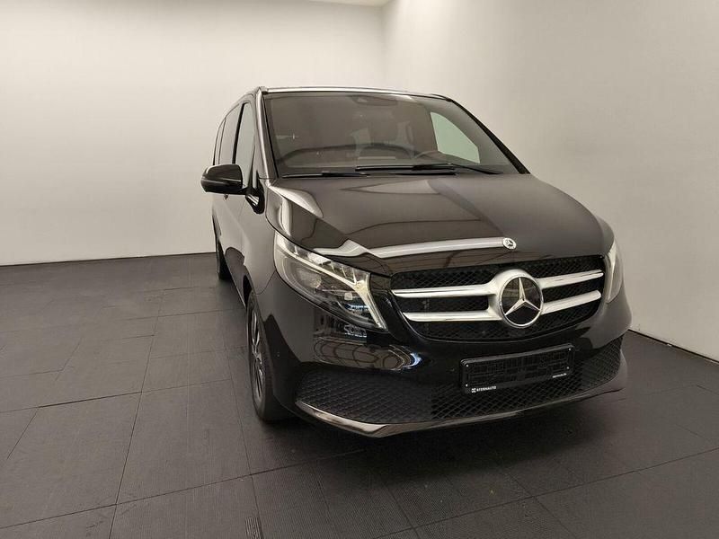 Gebraucht Mercedes V300 237 PS (174 kW) 2023 Obsidianschwarz metallic Van / Kleinbus
