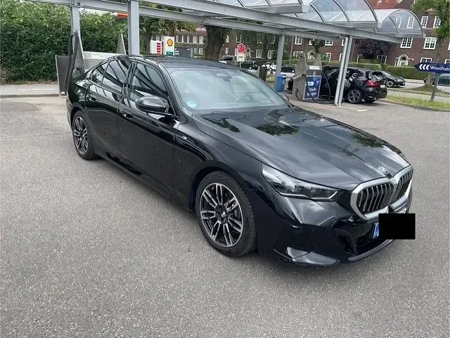 Gebraucht BMW 520 Sport Line 208 PS (152 kW) 2024 Schwarz Limousine