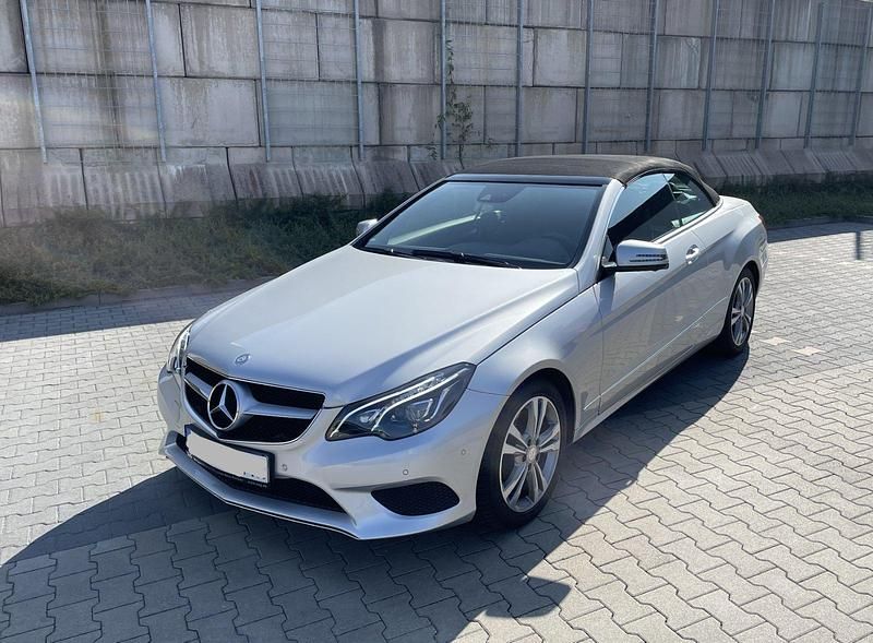 Silber Gebraucht 2015 Mercedes E250 Cabrio | 27.100 € (Fairer Preis) - Bild 1/4