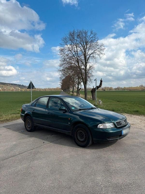 Second-hand Audi A4 101 CP (74 kW) 1996 Verde Berlinǎ