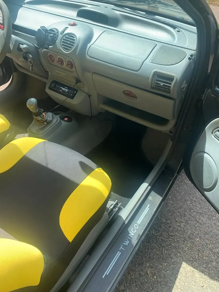 Używany Renault Twingo 75 KM (55 kW) 2004 Czarny Hatchback