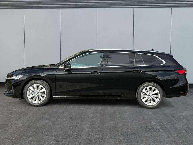 Neu Skoda Superb Selection 193 PS (141 kW) 2025 Onyxschwarz metallic Kombi