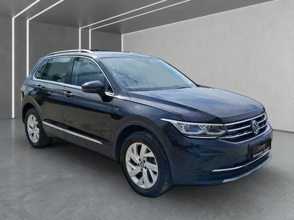 Gebraucht VW Tiguan Elegance 245 PS (180 kW) 2022 Deep black pearlescent (metallic) SUV