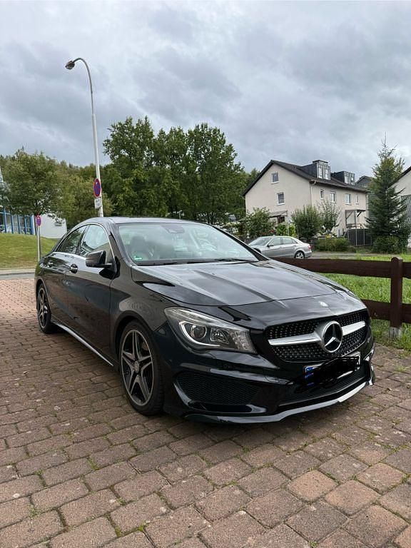 Schwarz Gebraucht 2014 Mercedes CLA220 AMG line Limousine | 21.300 € (Fairer Preis) - Bild 1/4