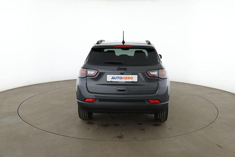 Gebraucht Jeep Compass Limited 60 PS (44 kW) 2022 Grau SUV