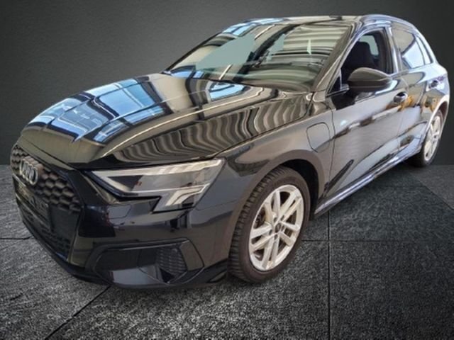 Mythosschwarz metallic Gebraucht 2022 Audi A3 Sportback e-tron Advanced Plus Limousine | 28.860 € (Etwas zu teuer) - Bild 1/3