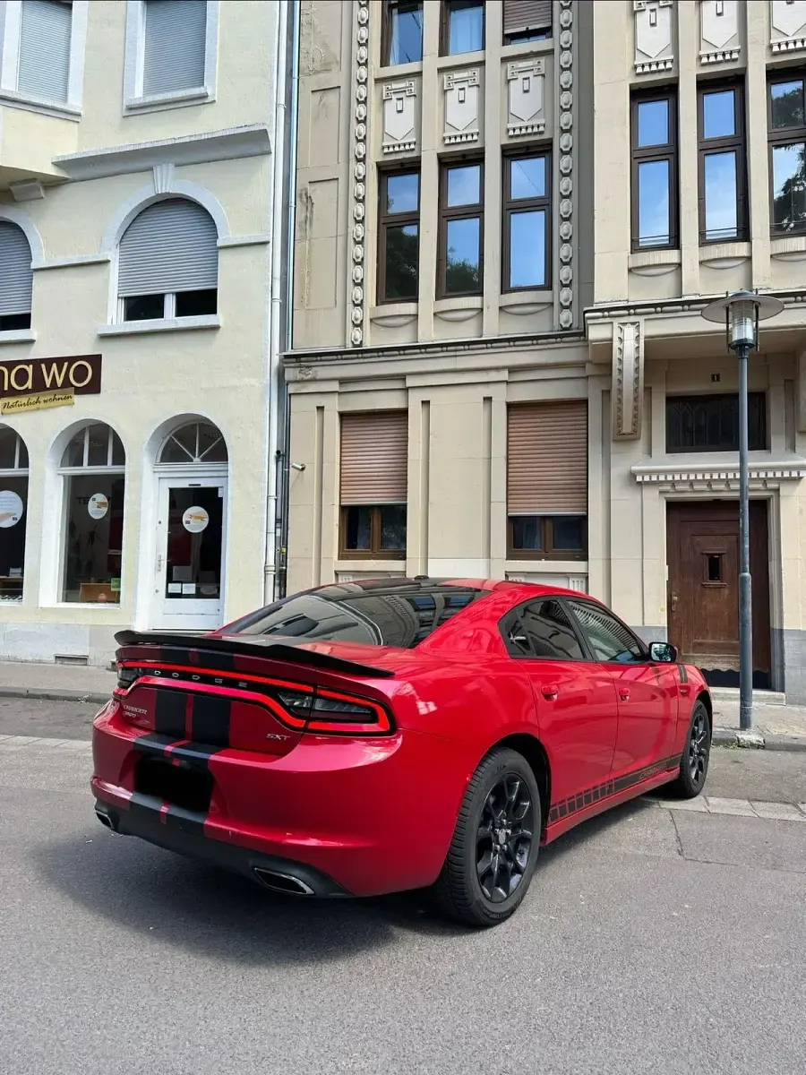 Gebraucht Dodge Charger SXT 300 PS (220 kW) 2016 Rot Limousine