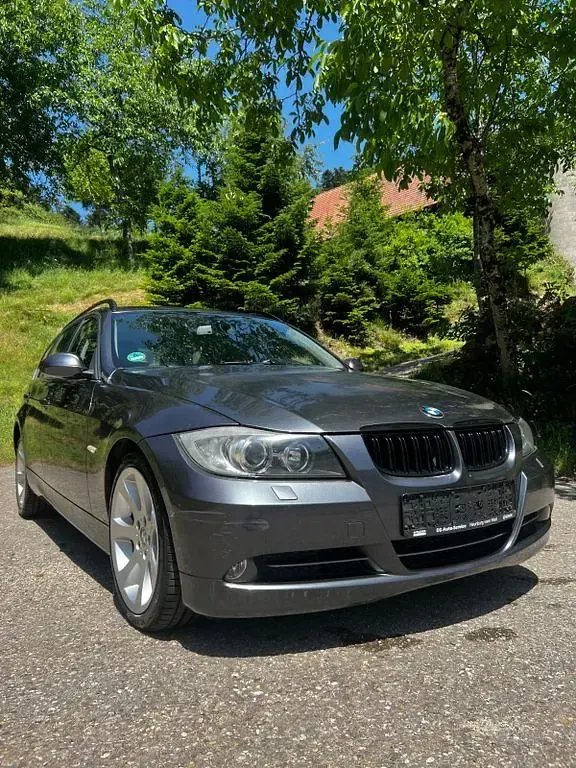Gebraucht BMW 330 231 PS (169 kW) 2005 Grau Kombi