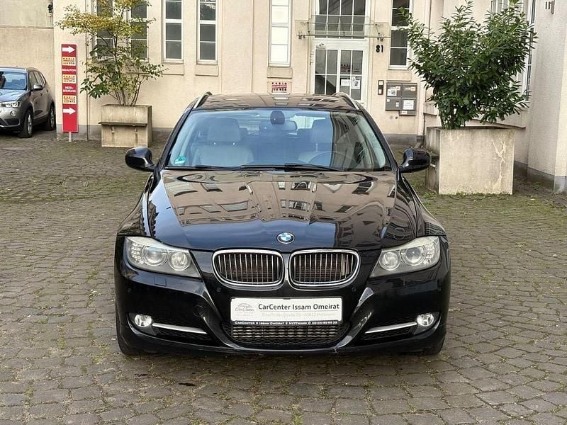 Schwarz Gebraucht 2011 BMW 320 Lifestyle Kombi | 4.999 € (Guter Preis) - Bild 1/4