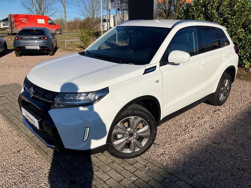 Weiß Neu 2025 Suzuki Vitara Comfort+ SUV | 22.880 € (Fairer Preis) - Bild 1/4