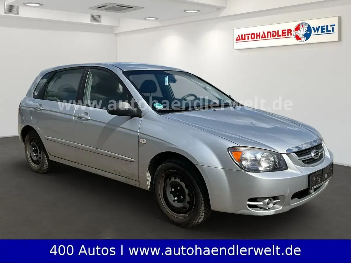Używany Kia Cerato 105 KM (77 kW) 2006 Szary Hatchback