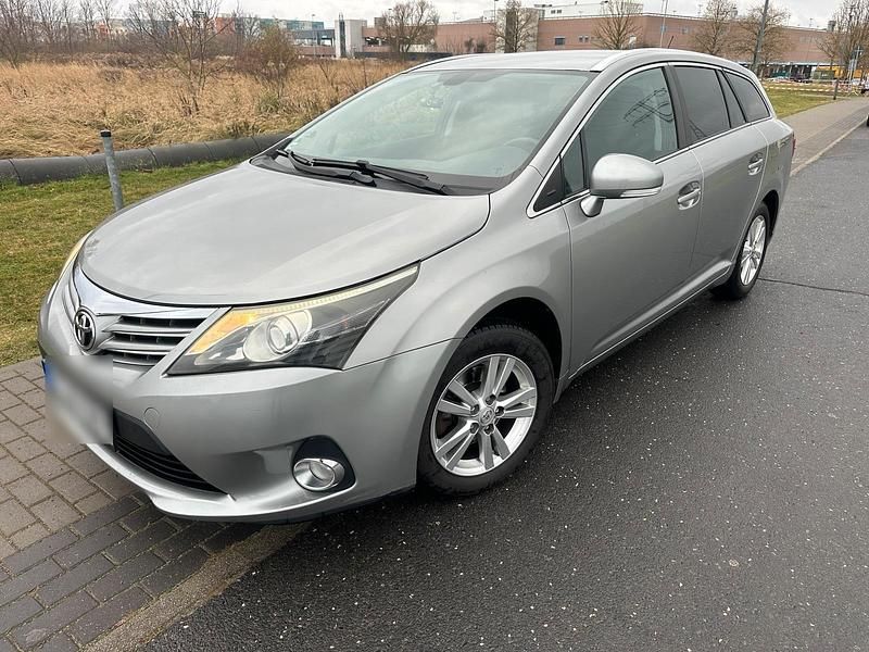 Silber Gebraucht 2013 Toyota Avensis T2 Kombi | 9.490 € (Etwas zu teuer) - Bild 1/4