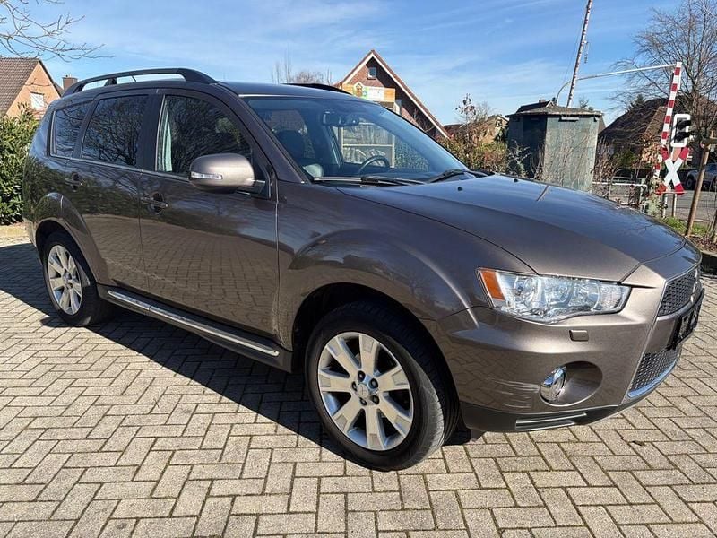 Gebraucht Mitsubishi Outlander Edition 147 PS (108 kW) 2012 Braun SUV