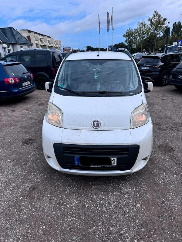 Weiß Gebraucht 2011 Fiat Qubo Trekking Van / Kleinbus | 2.650 € (Guter Preis) - Bild 1/4