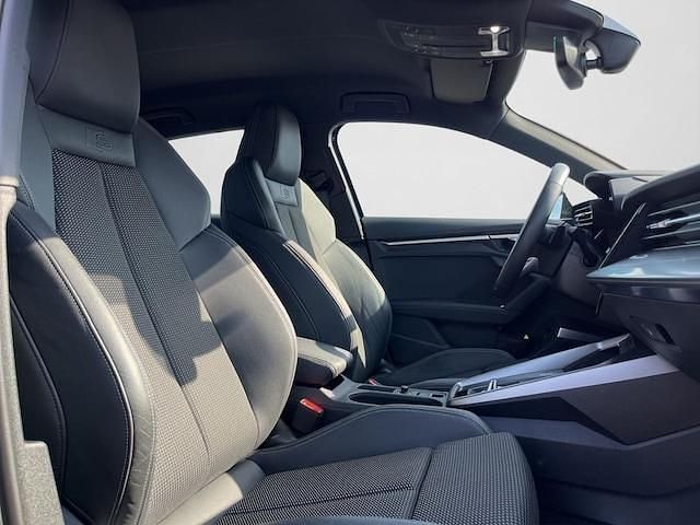 Gebraucht Audi A3 Sportback e-tron Ambiente 204 PS (150 kW) 2022 Navarrablau metallic (metallic) Kleinwagen