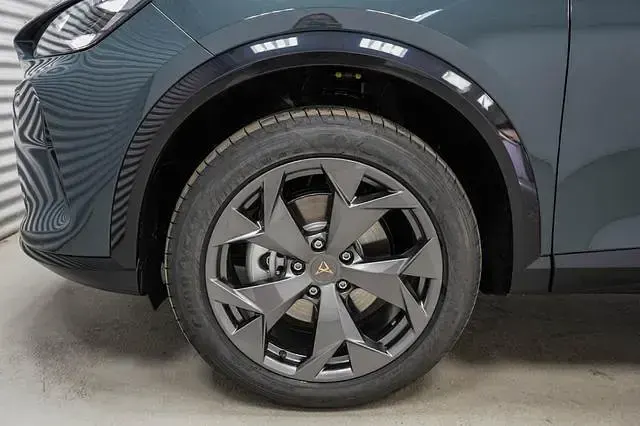 Neu Cupra Formentor 204 PS (150 kW) 2026 Fjord blau uni (9k) fjord blau uni (9k) SUV