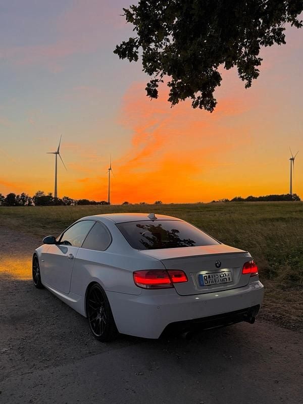 Weiß Gebraucht 2008 BMW 335 M Sport Coupé | 15.000 € - Bild 1/4
