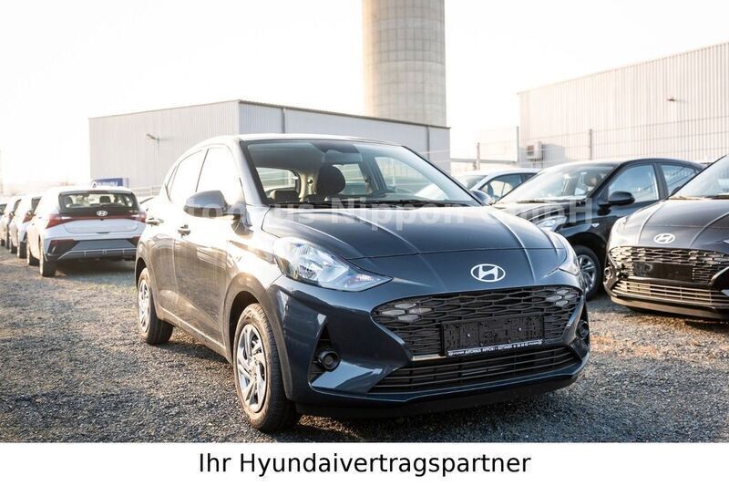Gebraucht Hyundai i10 Select 63 PS (46 kW) 2024 Schwarz Kleinwagen