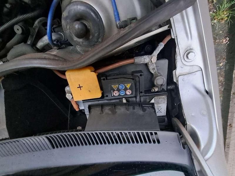 Silber Gebraucht 2004 Opel Corsa Kleinwagen | 3.550 € (Teuer) - Bild 1/4